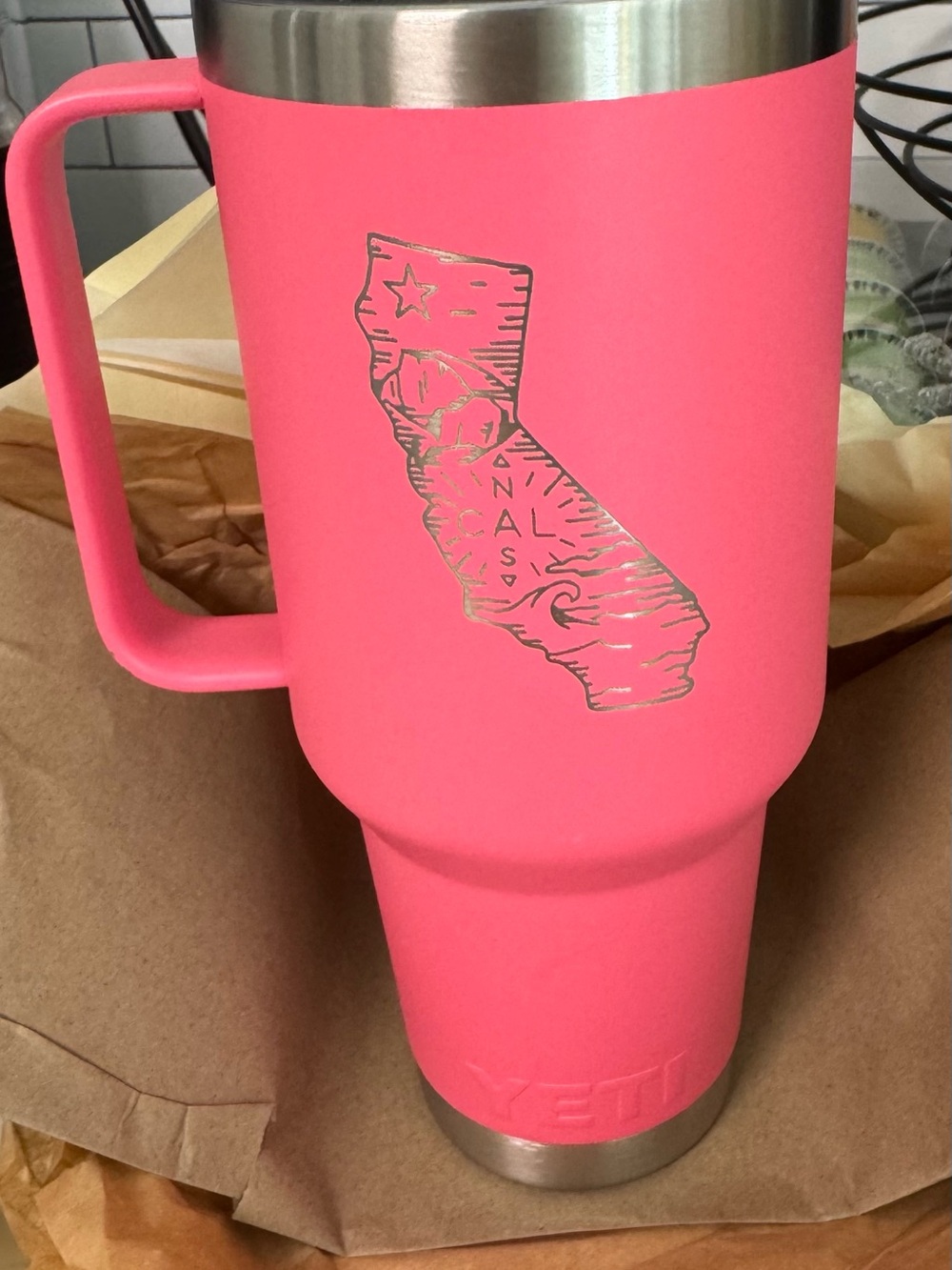 YETI RAMBLER® 42 OZ STRAW MUG WITH STRAW LID and California Map Personalization